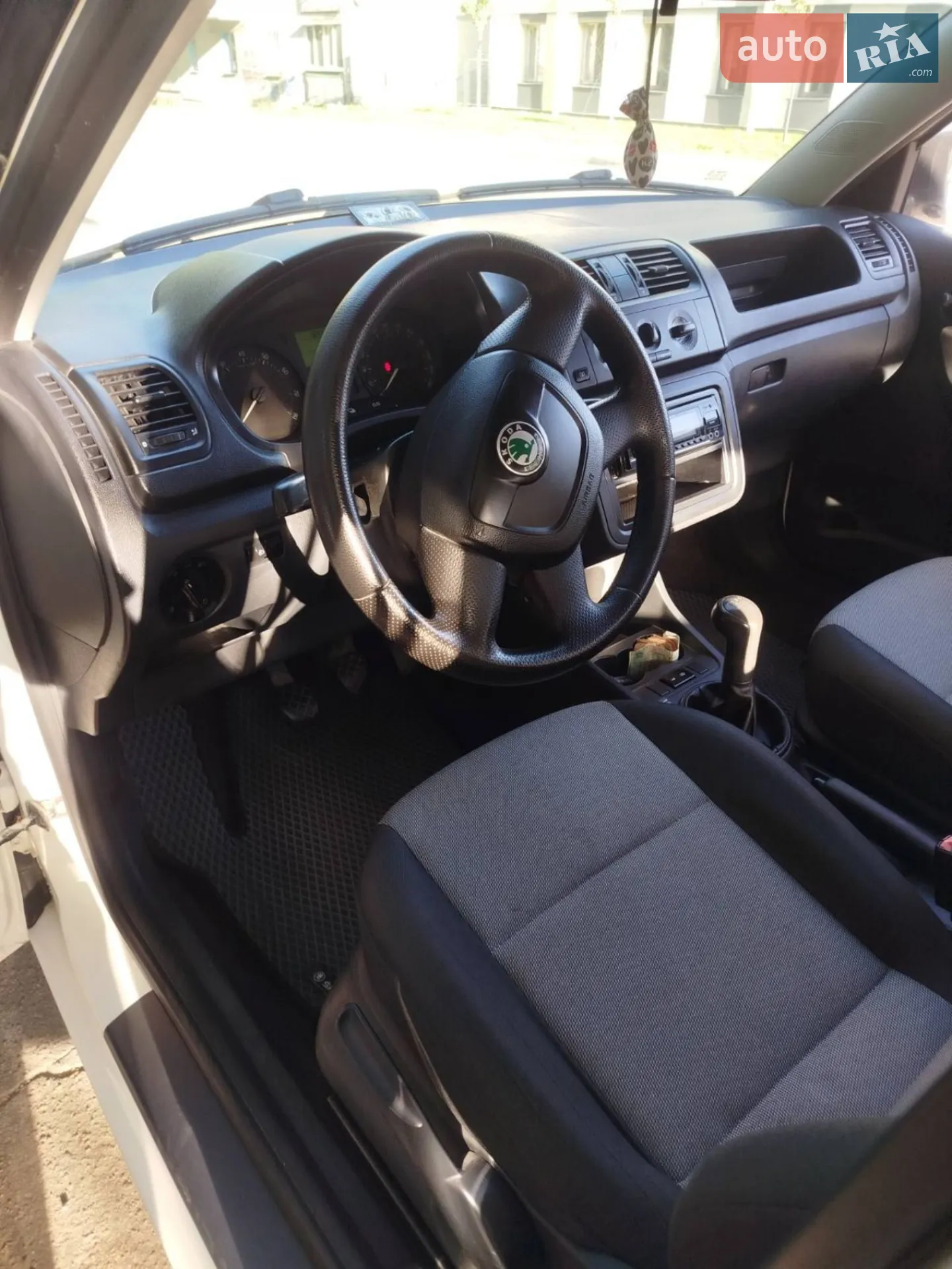 2012 Skoda Fabia - мініатюра 2