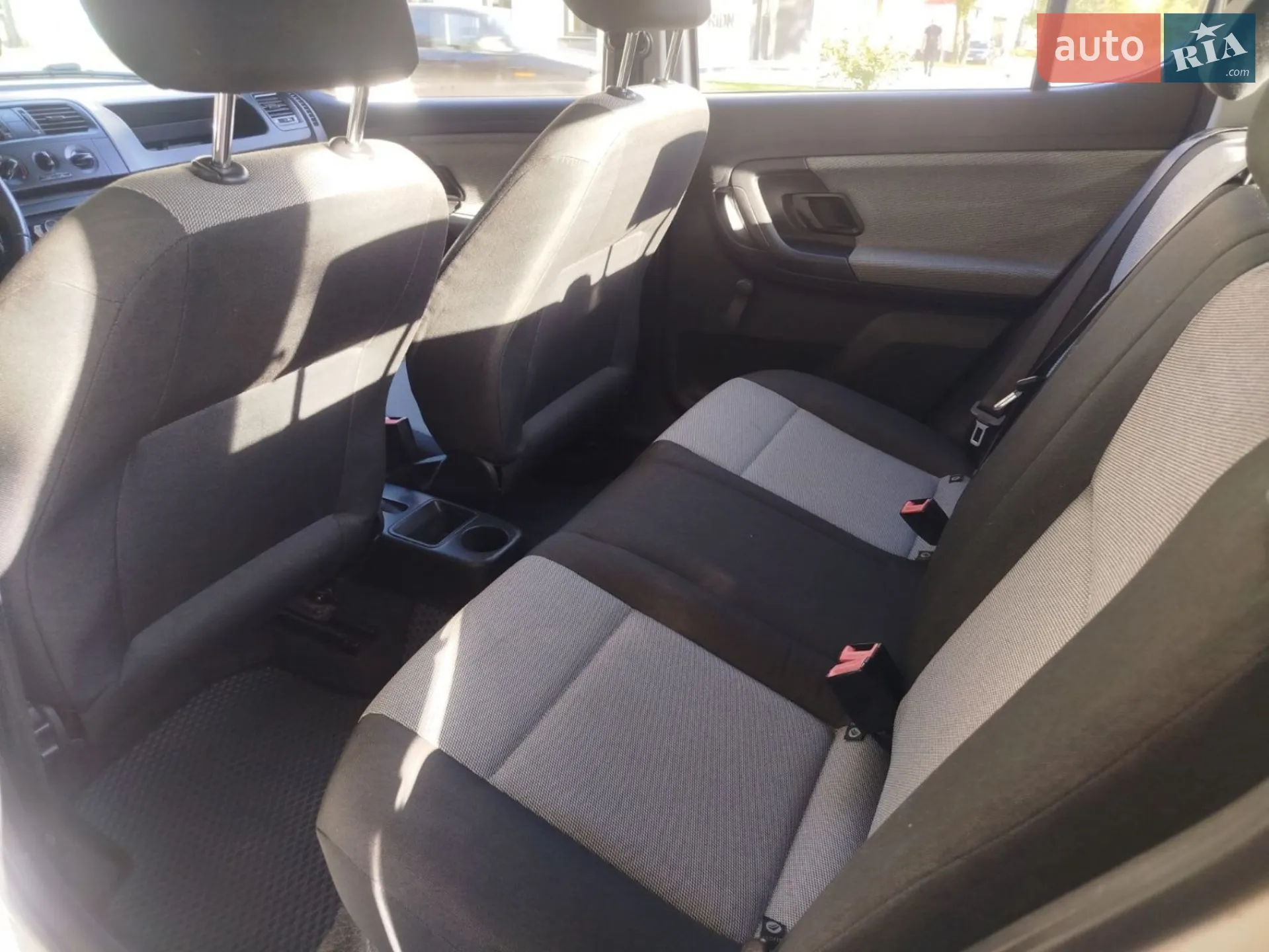 2012 Skoda Fabia - мініатюра 6