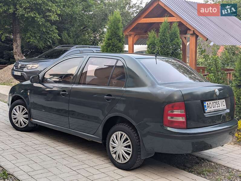 Седан Skoda Fabia 2002 в Хусте