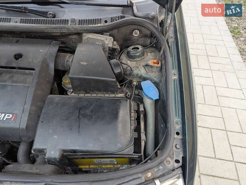 Седан Skoda Fabia 2002 в Хусте