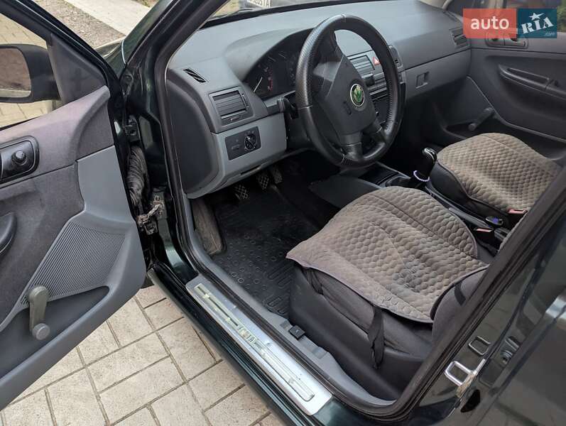 Седан Skoda Fabia 2002 в Хусте