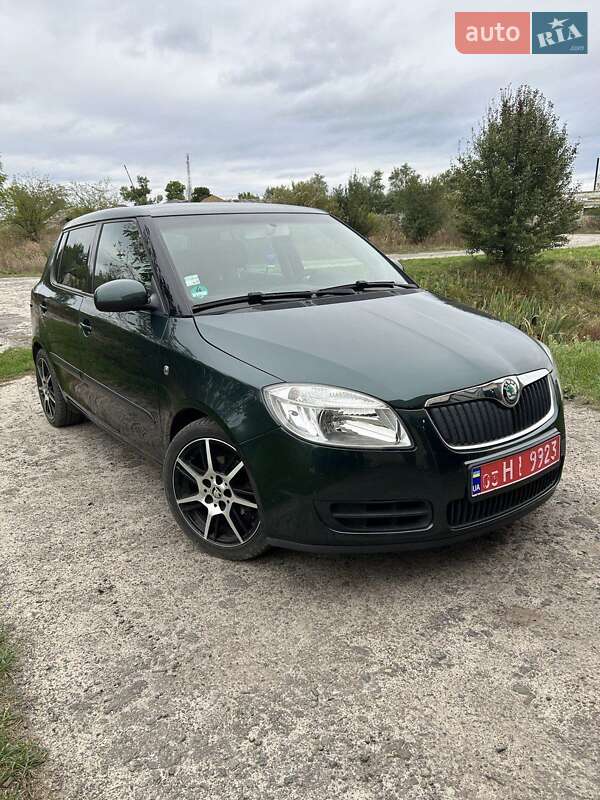 Хэтчбек Skoda Fabia 2007 в 
