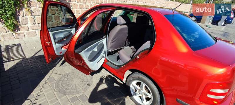 Седан Skoda Fabia 2002 в Кропивницькому