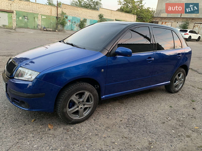 Хэтчбек Skoda Fabia 2004 в Николаеве