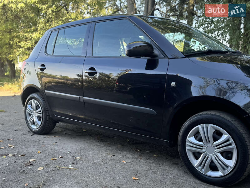 Хэтчбек Skoda Fabia 2008 в Луцке