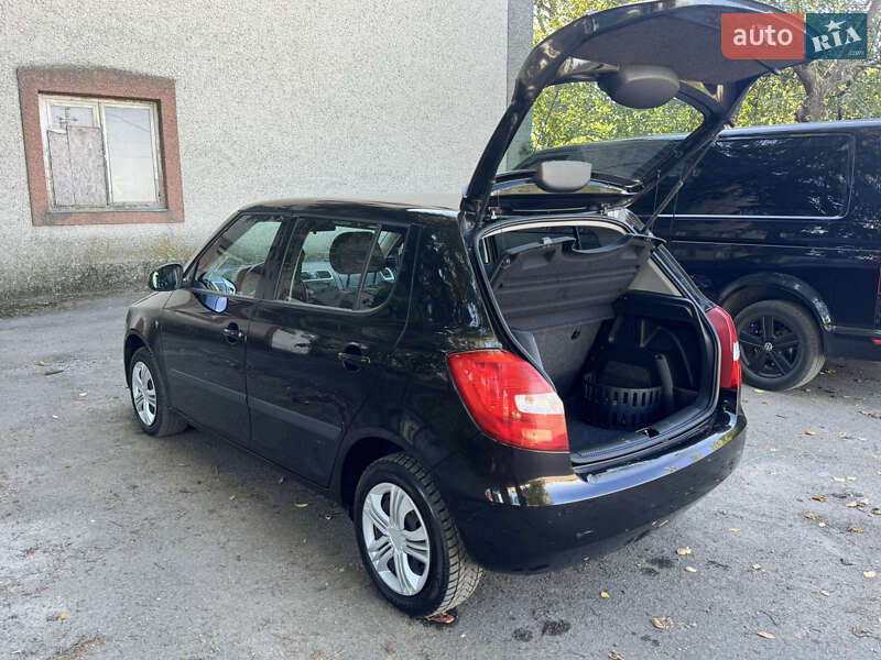 Хэтчбек Skoda Fabia 2008 в Луцке