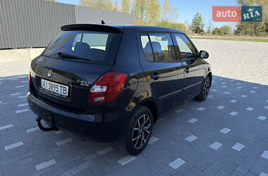 Хэтчбек Skoda Fabia 2010 в 