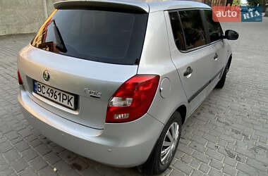Хэтчбек Skoda Fabia 2010 в 