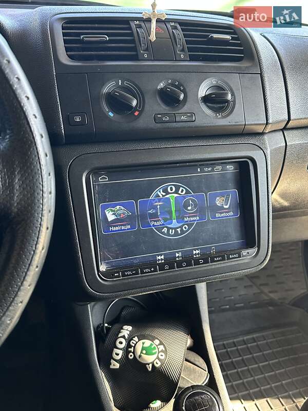 Хэтчбек Skoda Fabia 2011 в Черновцах