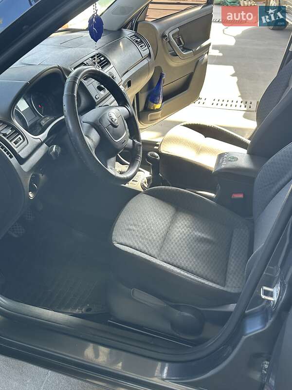 Хэтчбек Skoda Fabia 2011 в Черновцах