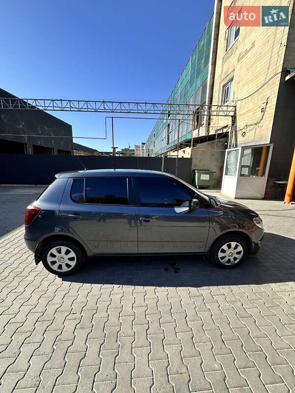 Хэтчбек Skoda Fabia 2011 в Черновцах