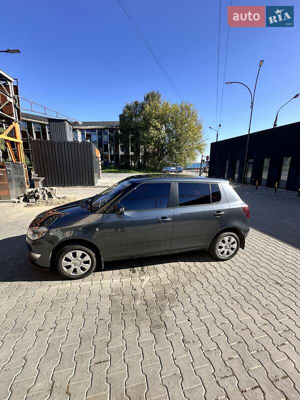 Хэтчбек Skoda Fabia 2011 в Черновцах