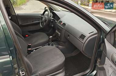 Седан Skoda Fabia 2002 в 