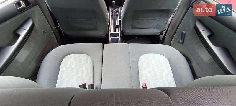 Хэтчбек Skoda Fabia 2002 в Луцке