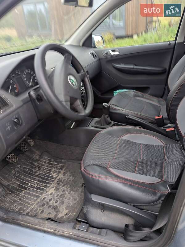 Хэтчбек Skoda Fabia 2003 в Киеве