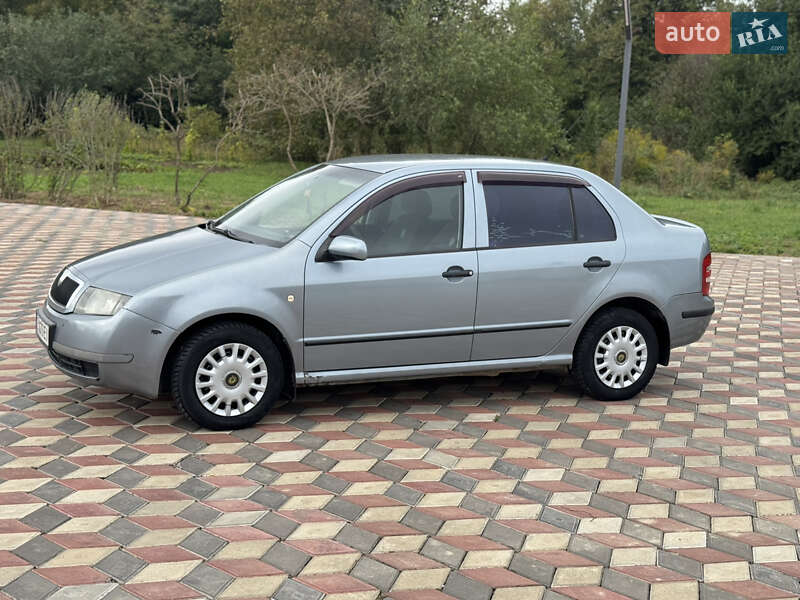 Седан Skoda Fabia 2003 в Черновцах