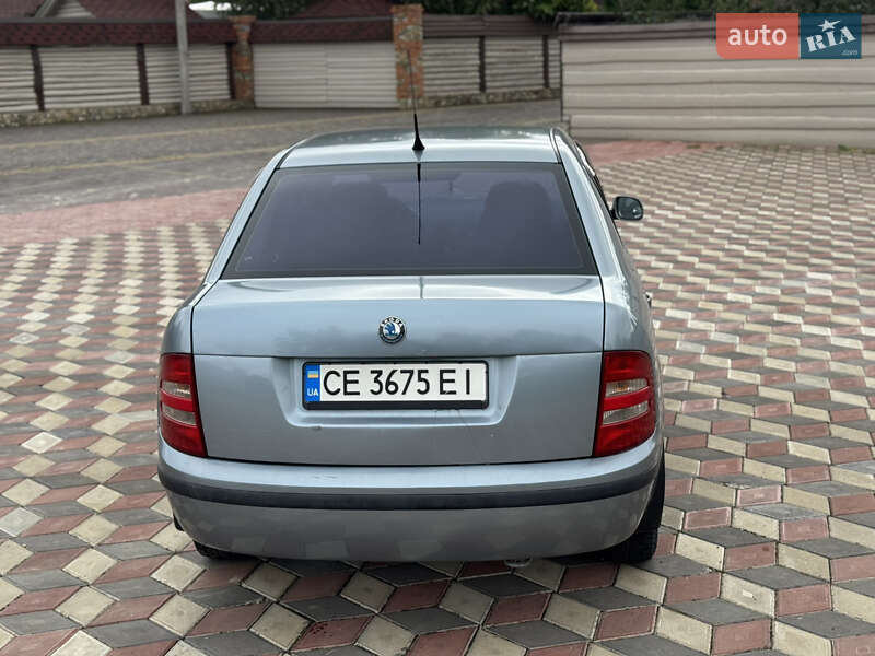 Седан Skoda Fabia 2003 в Черновцах