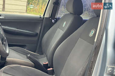 Седан Skoda Fabia 2003 в 