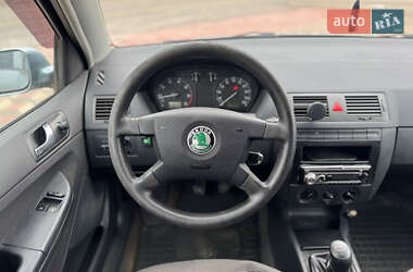 Седан Skoda Fabia 2003 в 