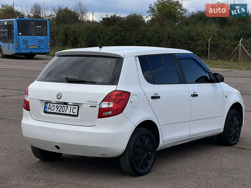 Хэтчбек Skoda Fabia 2011 в Ужгороде