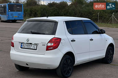 Хетчбек Skoda Fabia 2011 в  фото 2 Хетчбек Skoda Fabia 2011 в