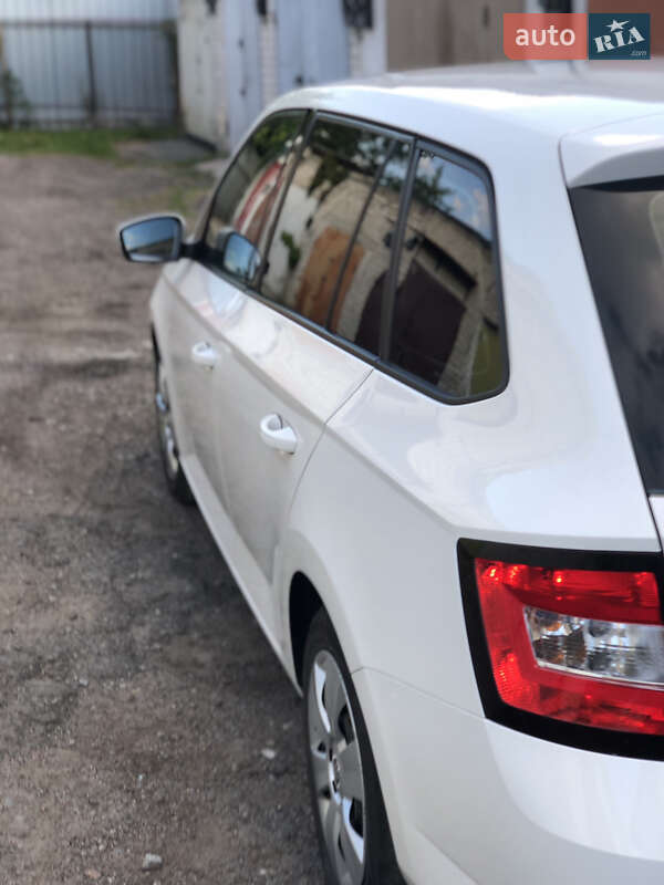 Універсал Skoda Fabia 2015 в Житомирі