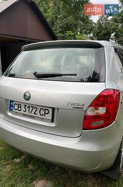 Хэтчбек Skoda Fabia 2011 в 