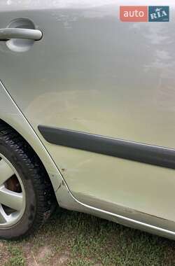 Хэтчбек Skoda Fabia 2011 в 