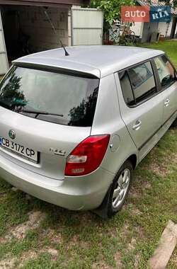 Хэтчбек Skoda Fabia 2011 в 