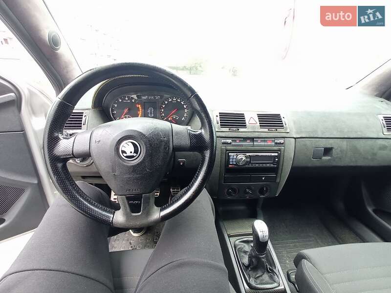 Хэтчбек Skoda Fabia 2005 в Киеве