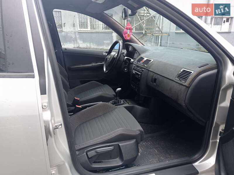 Хэтчбек Skoda Fabia 2005 в Киеве