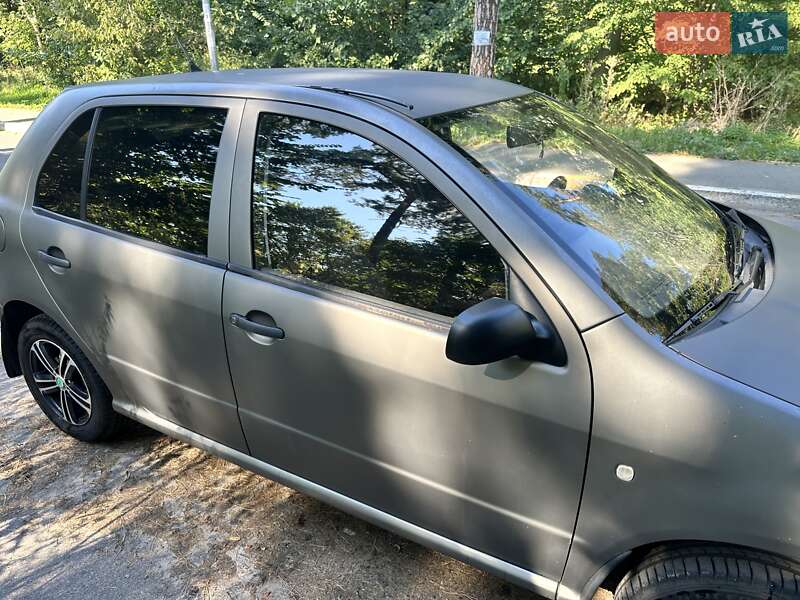 Хэтчбек Skoda Fabia 2003 в Киеве