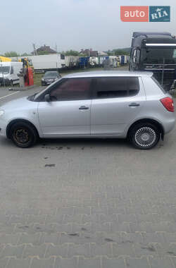 Хетчбек Skoda Fabia 2012 в 