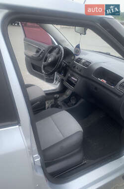 Хетчбек Skoda Fabia 2012 в 