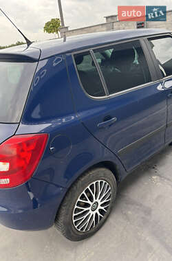 Хэтчбек Skoda Fabia 2012 в 