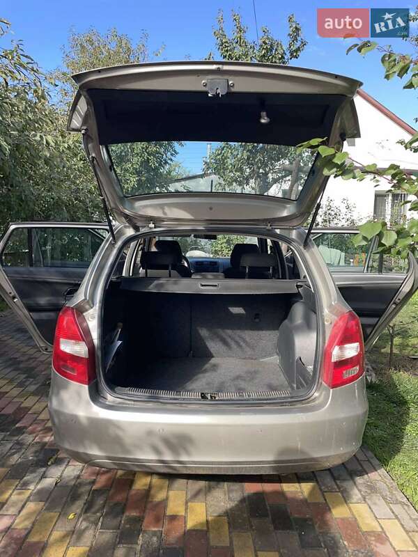 Хэтчбек Skoda Fabia 2011 в Луцке