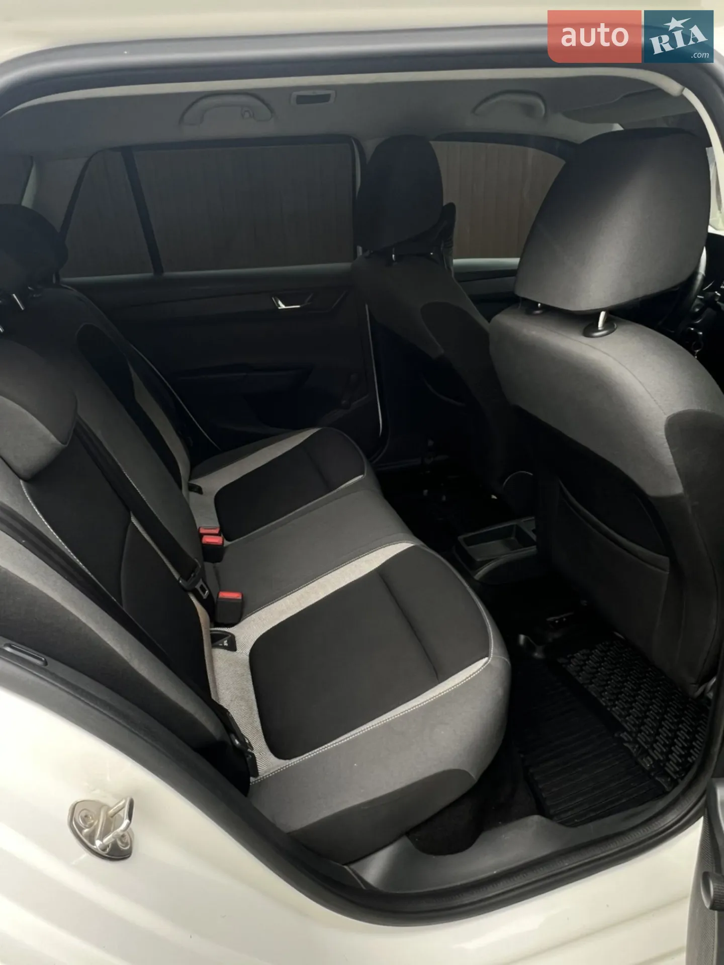 2015 Skoda Fabia - мініатюра 3