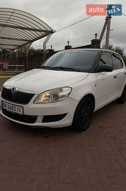 Хэтчбек Skoda Fabia 2011 в 