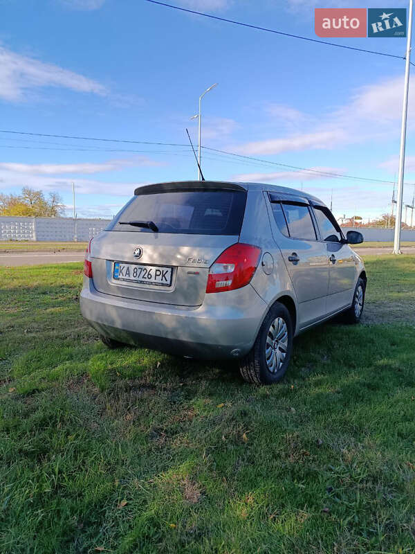 Хэтчбек Skoda Fabia 2011 в Киеве
