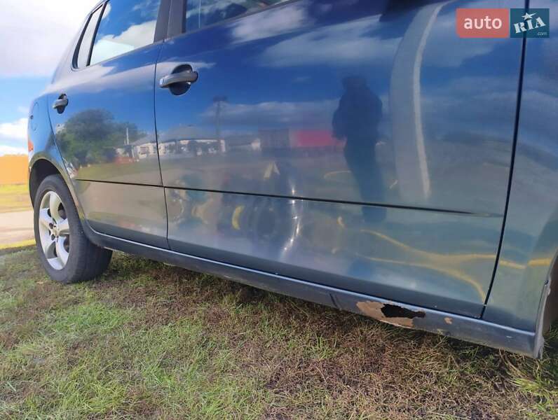 Хэтчбек Skoda Fabia 2011 в Черкассах