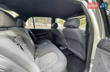 Седан Skoda Fabia 2002 в 