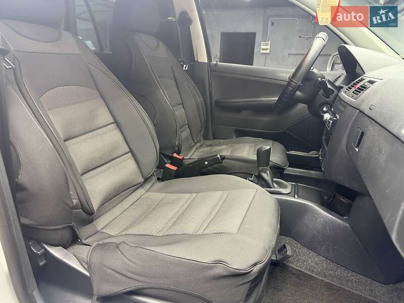 Универсал Skoda Fabia 2004 в Черновцах