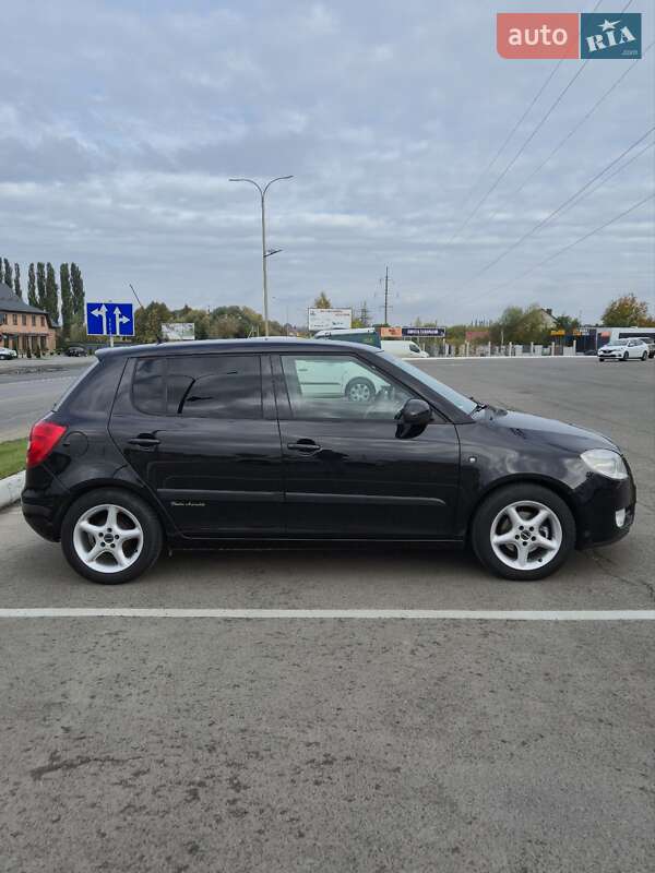 Хэтчбек Skoda Fabia 2009 в Луцке
