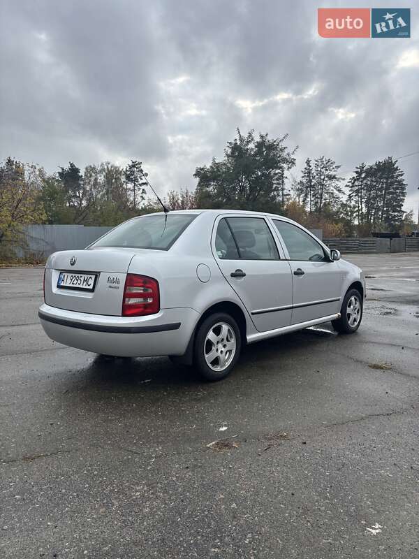 Седан Skoda Fabia 2004 в Ірпені