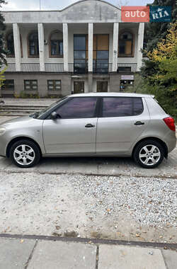 Хэтчбек Skoda Fabia 2009 в  фото 3 Хэтчбек Skoda Fabia 2009 в