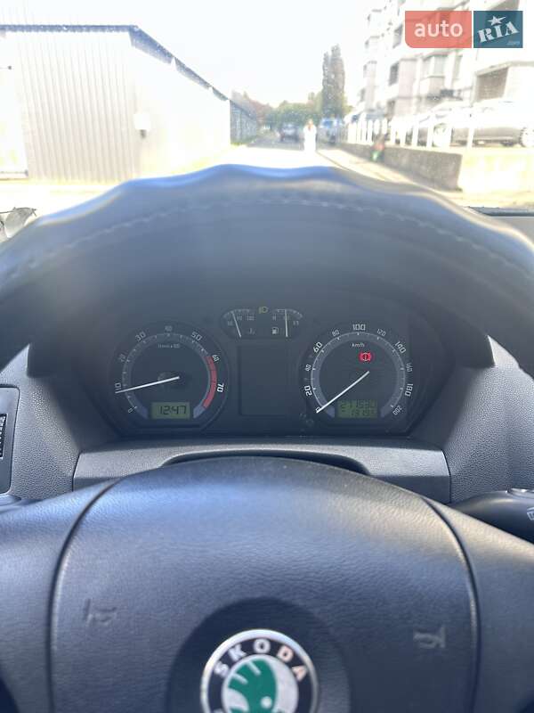 Хэтчбек Skoda Fabia 2006 в Киеве