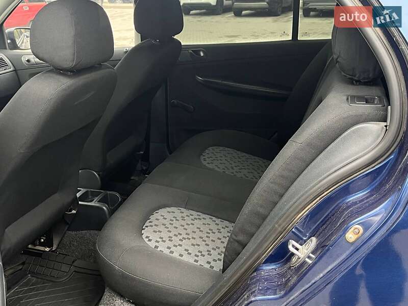 Хэтчбек Skoda Fabia 2007 в Днепре