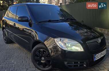 Хэтчбек Skoda Fabia 2010 в 