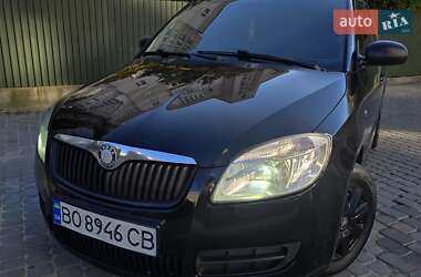 Хэтчбек Skoda Fabia 2010 в 