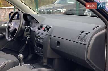 Хэтчбек Skoda Fabia 2006 в  фото 32 Хэтчбек Skoda Fabia 2006 в